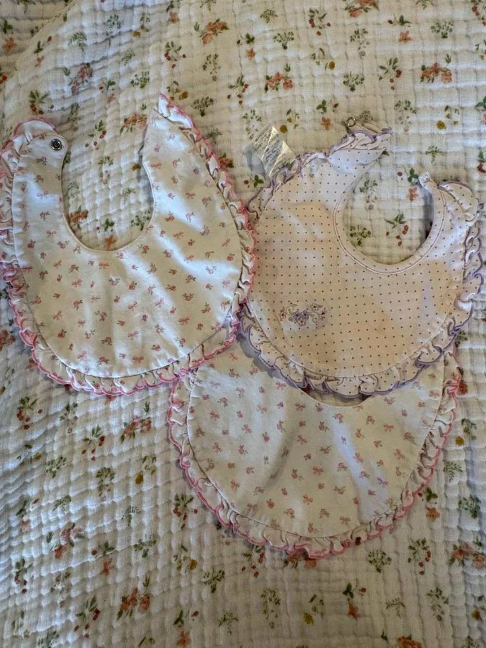 Kissy kissy bibs